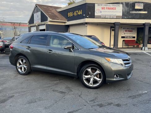Used 2014 Toyota Venza XLE image 2