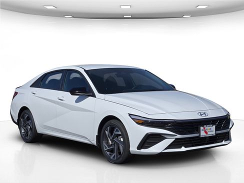 New 2025 Hyundai Elantra SEL image 10
