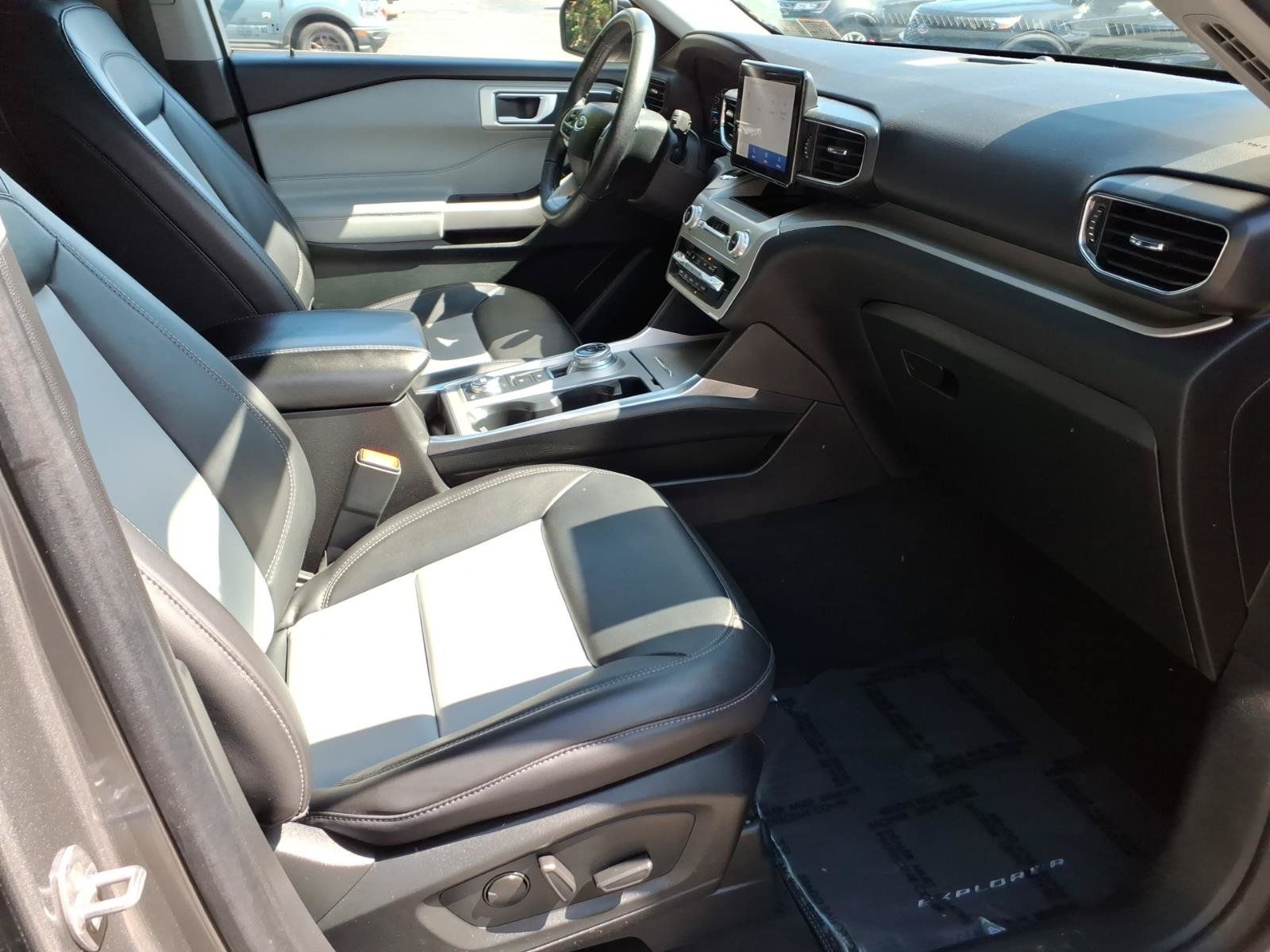Certified 2023 Ford Explorer XLT w/ Equipment Group 202A AWD/4WD image 28