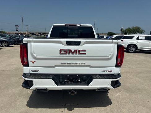 Used 2024 GMC Sierra 1500 AT4 w/ AT4 Premium Package AWD/4WD image 4