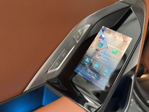 Used 2024 BMW i7 xDrive60 w/ Premium Package image 60