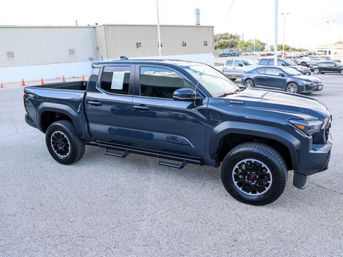 Certified 2025 Toyota Tacoma TRD Off-Road w/ TRD Off Road Upgrade Package AWD/4WD image 6