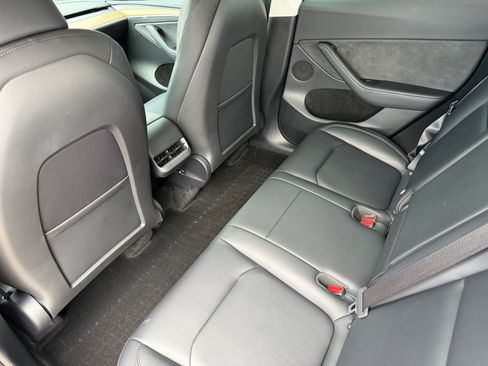 Used 2025 Tesla Model Y Long Range AWD/4WD image 29