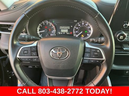 Used 2024 Toyota Highlander LE FWD image 19
