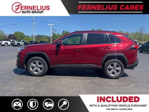 Used 2025 Toyota RAV4 XLE AWD/4WD image 2