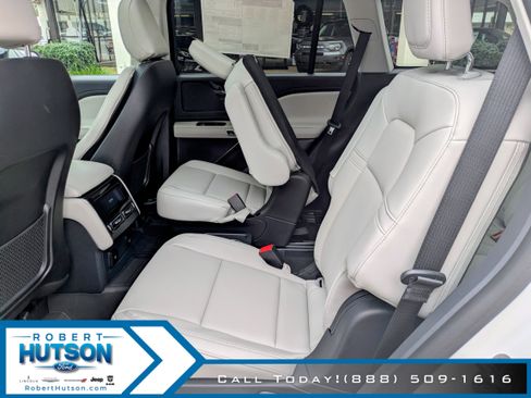 New 2026 Lincoln Aviator 2WD w/ Jet Appearance Package image 13