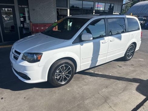 Used 2016 Dodge Grand Caravan R/T FWD image 1