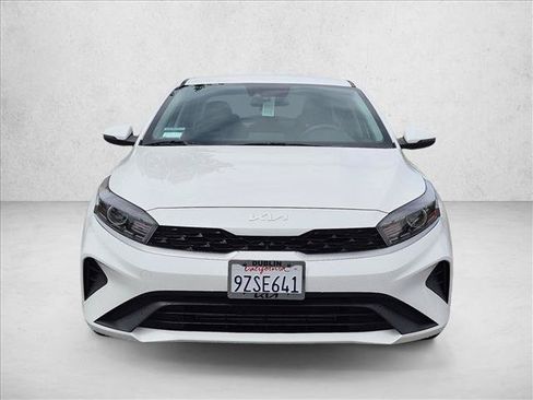 Used 2023 Kia Forte LXS w/ LXS Technology Package FWD image 2