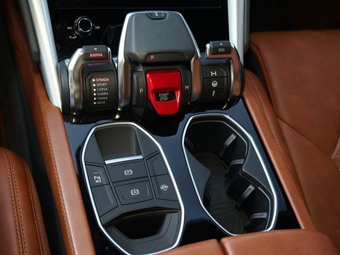 Used 2019 Lamborghini Urus Base image 21