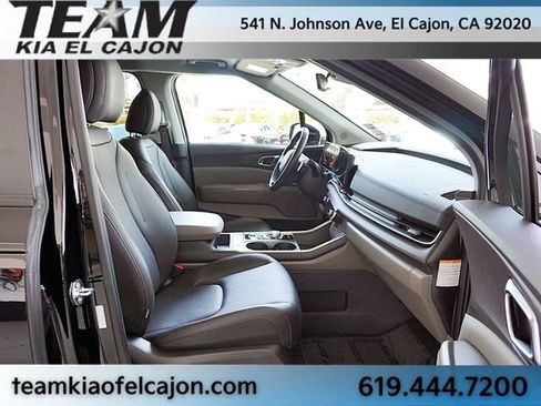 Certified 2025 Kia Carnival EX FWD image 11
