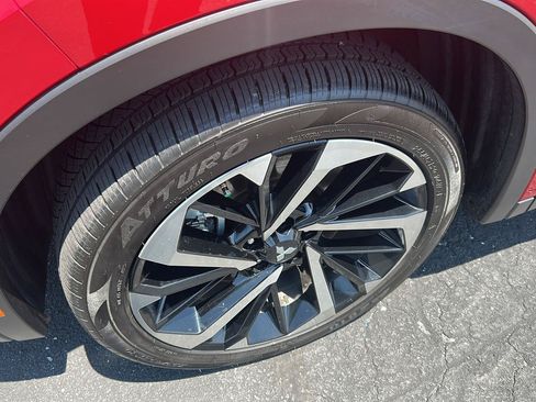Used 2023 Mitsubishi Outlander SE FWD image 3