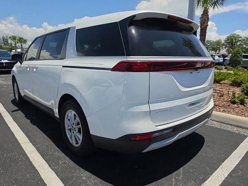 Used 2023 Kia Carnival LX FWD image 12