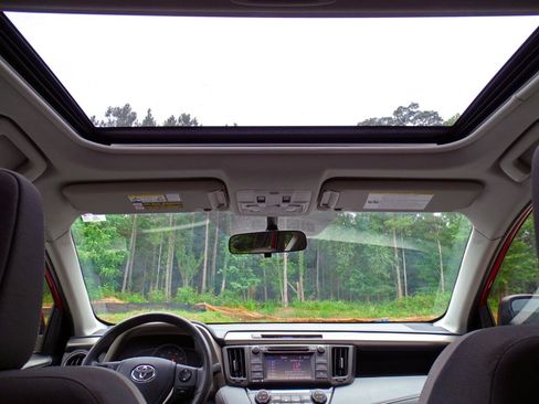 Used 2014 Toyota RAV4 XLE FWD image 25