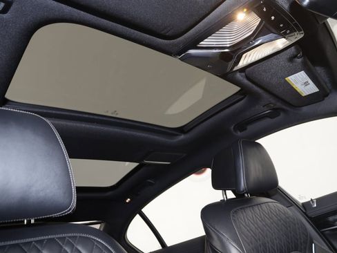 Used 2022 BMW 750i xDrive w/ M Sport Package image 11