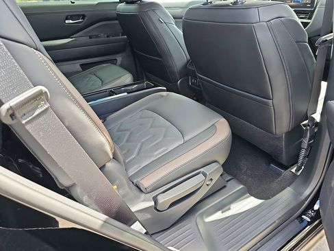 New 2026 Nissan Pathfinder Platinum w/ Accent Package FWD image 15