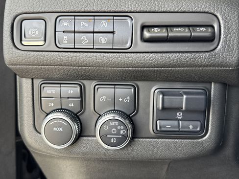 Used 2023 GMC Yukon XL Denali w/ Max Trailering Package AWD/4WD image 18