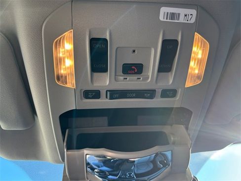 Used 2025 Toyota Highlander XLE image 19