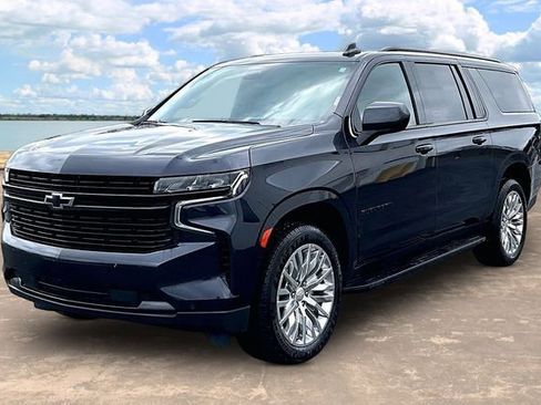 Certified 2023 Chevrolet Suburban RST AWD/4WD image 3