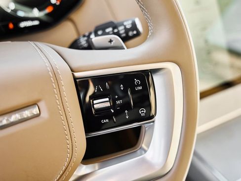 Used 2024 Land Rover Range Rover SV image 61