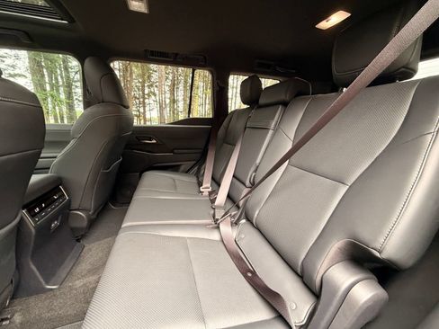 Used 2024 Lexus GX 550 w/ Accessory Package (2T) AWD/4WD image 14