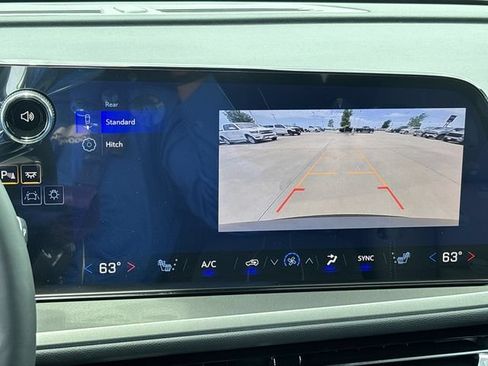 New 2026 Chevrolet Traverse LT w/ Sun and Wheel Package FWD image 16