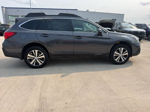 Used 2018 Subaru Outback 2.5i Limited AWD/4WD image 4