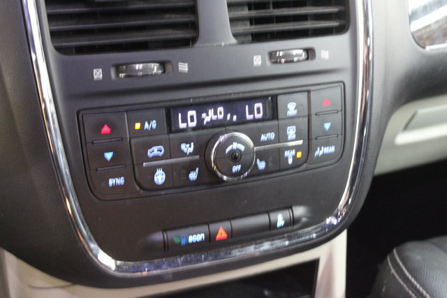 Used 2016 Dodge Grand Caravan SXT FWD image 19