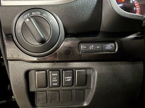 Used 2019 Nissan Titan SV image 14