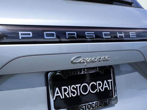 Used 2021 Porsche Cayenne Base image 8