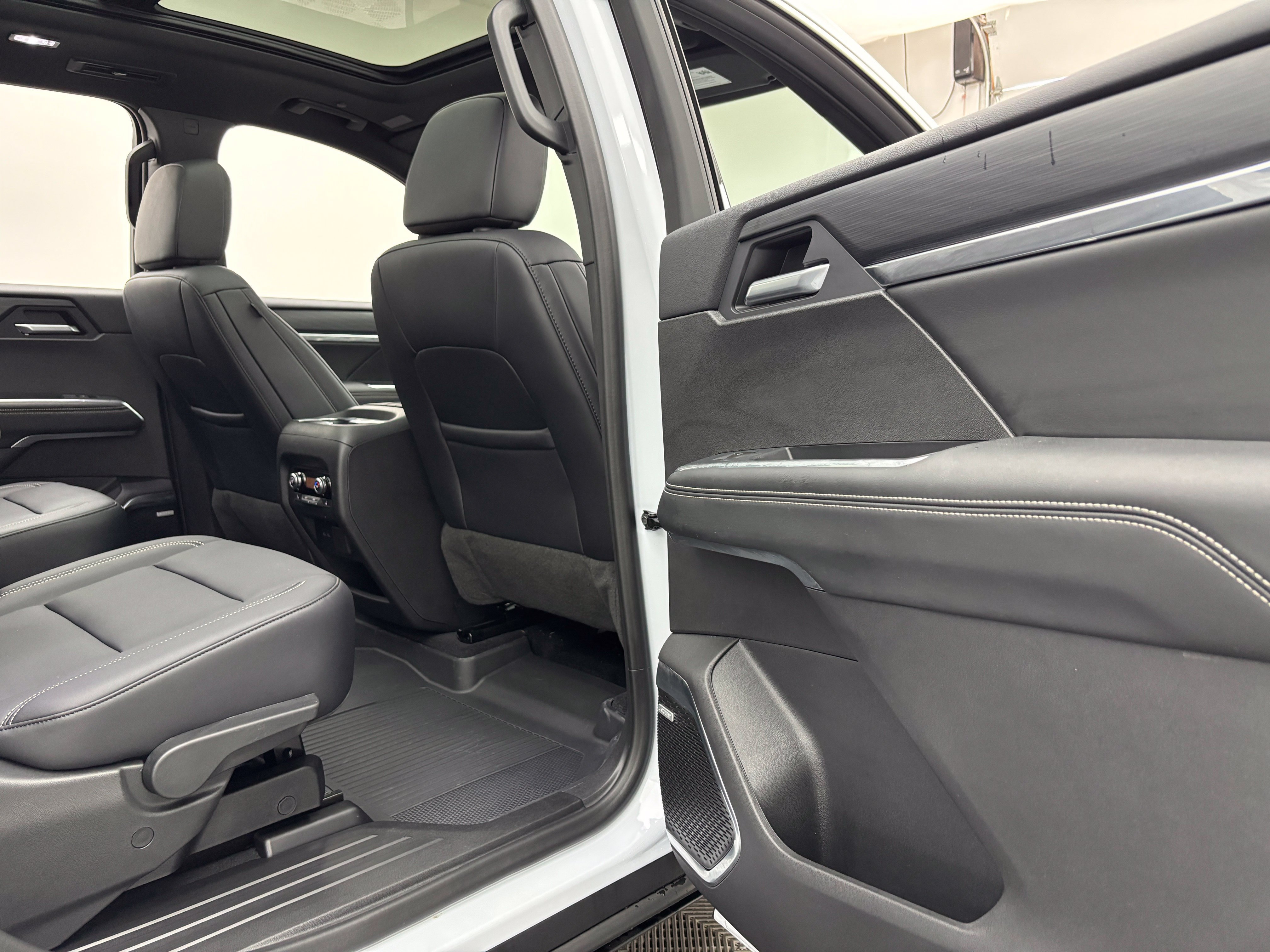 New 2026 GMC Acadia Elevation w/ Elevation Premium Package FWD image 39