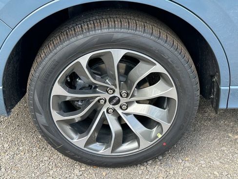 New 2026 Lincoln Aviator AWD image 5