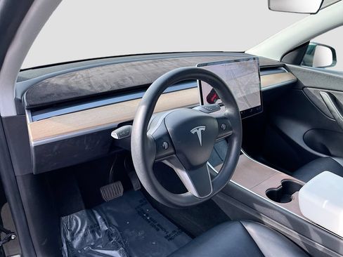 Used 2021 Tesla Model Y 2WD image 9