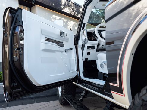 Used 2024 Ford Bronco Black Diamond image 16