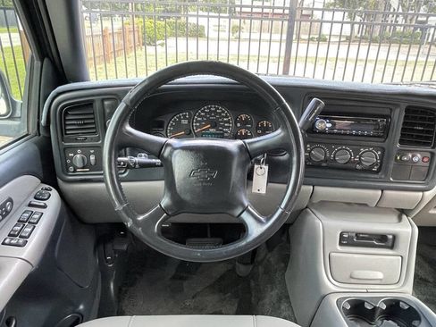 Used 2002 Chevrolet Tahoe LT image 26