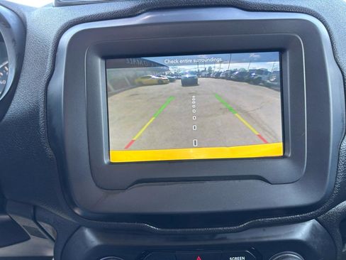 Used 2018 Jeep Renegade Latitude w/ Trailer Tow Group image 42