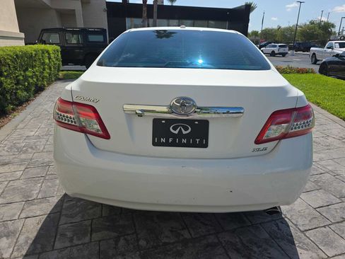 Used 2011 Toyota Camry XLE w/ SE/XLE Extra-Value Pkg FWD image 5