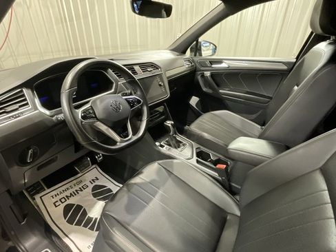 Used 2022 Volkswagen Tiguan SE R-Line image 9