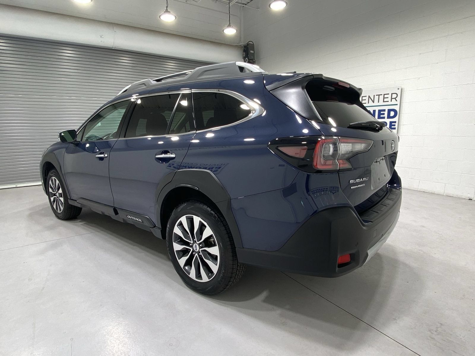 Used 2023 Subaru Outback Touring AWD/4WD image 6