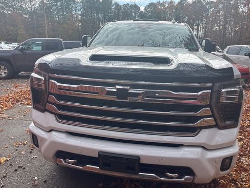Used 2024 Chevrolet Silverado 2500 High Country w/ High Country Premium Package image 10