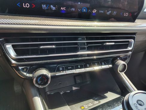 Certified 2025 Chevrolet Traverse High Country w/ LPO, Floor Liner Package AWD/4WD image 19