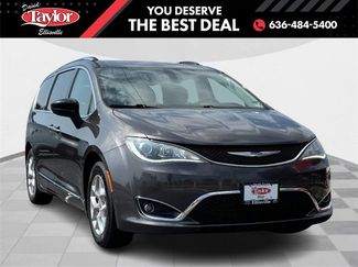 Used 2019 Chrysler Pacifica Limited image 1