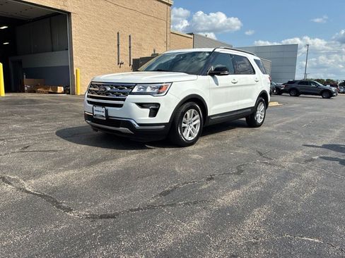 Used 2018 Ford Explorer XLT w/ Equipment Group 201A AWD/4WD image 6