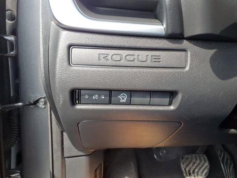 Used 2023 Nissan Rogue S image 16