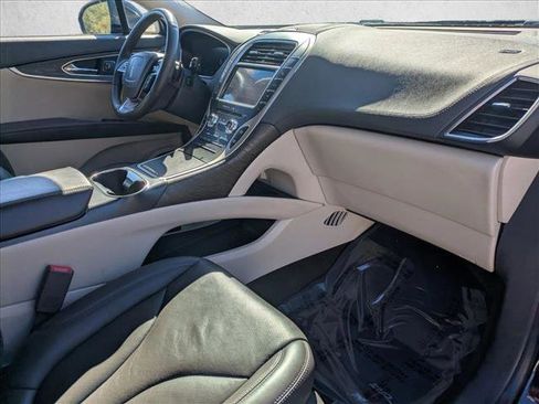 Used 2020 Lincoln Nautilus Reserve image 19