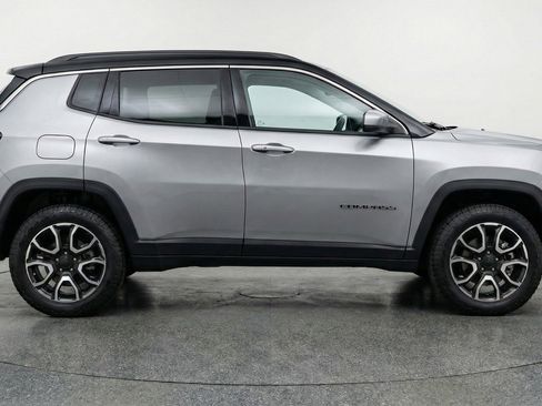 Used 2025 Jeep Compass Trailhawk AWD/4WD image 11
