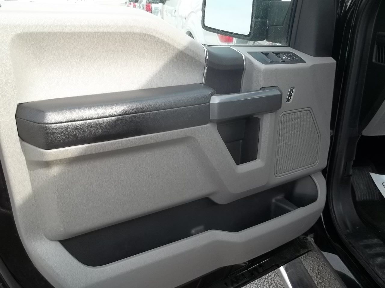 Used 2018 Ford F150 XLT AWD/4WD image 11