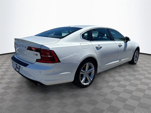 Used 2018 Volvo S90 T5 Momentum w/ Convenience Package image 6