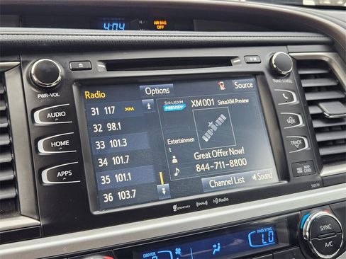 Used 2018 Toyota Highlander XLE image 26