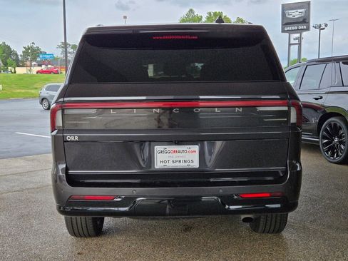 Used 2025 Lincoln Navigator Reserve AWD/4WD image 4
