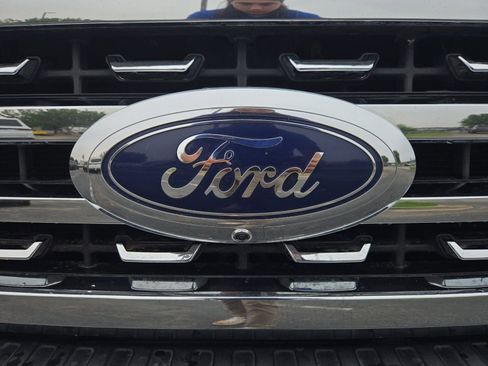 Used 2023 Ford F250 Lariat w/ Lariat Ultimate Package AWD/4WD image 11